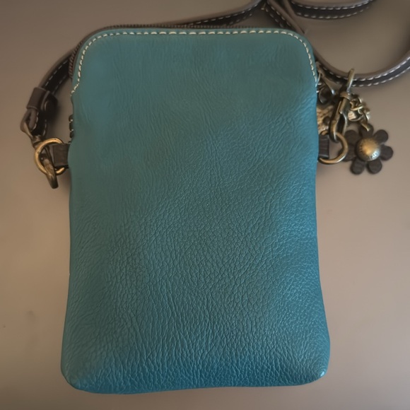 Chapa over the body bag. Also has a strap to adjust smaller bag. 8x5 - Picture 3 of 5